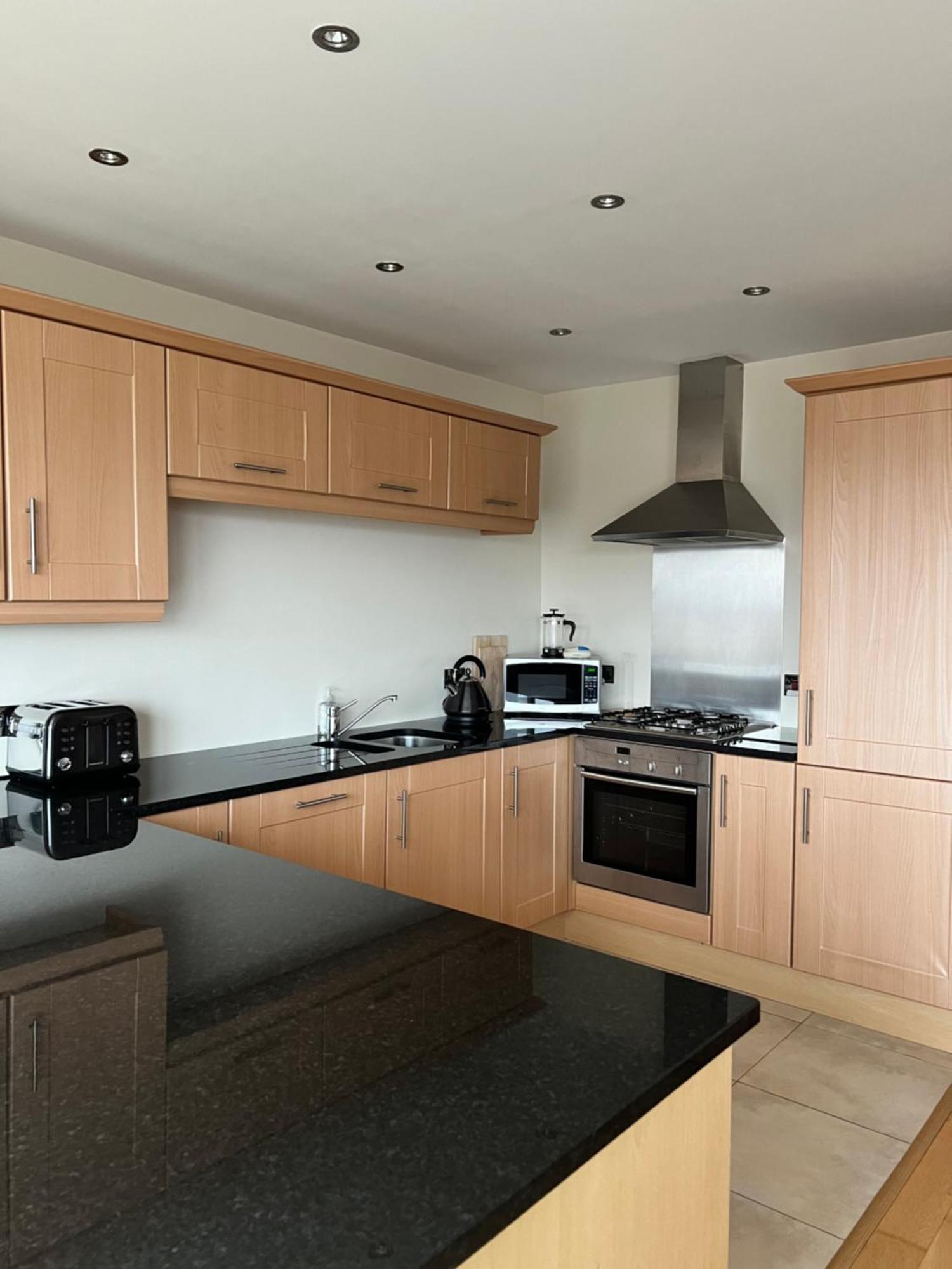 Penthouse Apartment - Town Centre, Sea Views, Secure Parking Portrush Eksteriør billede
