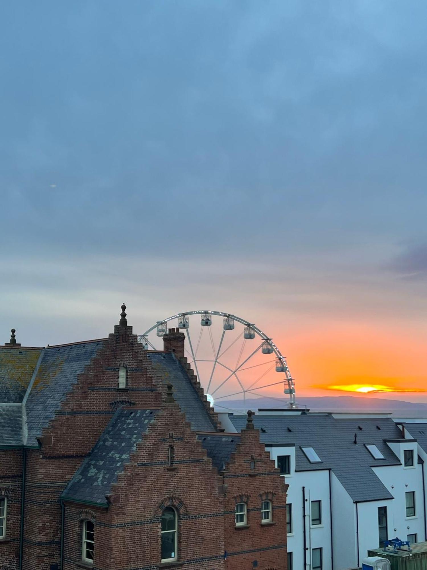 Penthouse Apartment - Town Centre, Sea Views, Secure Parking Portrush Eksteriør billede