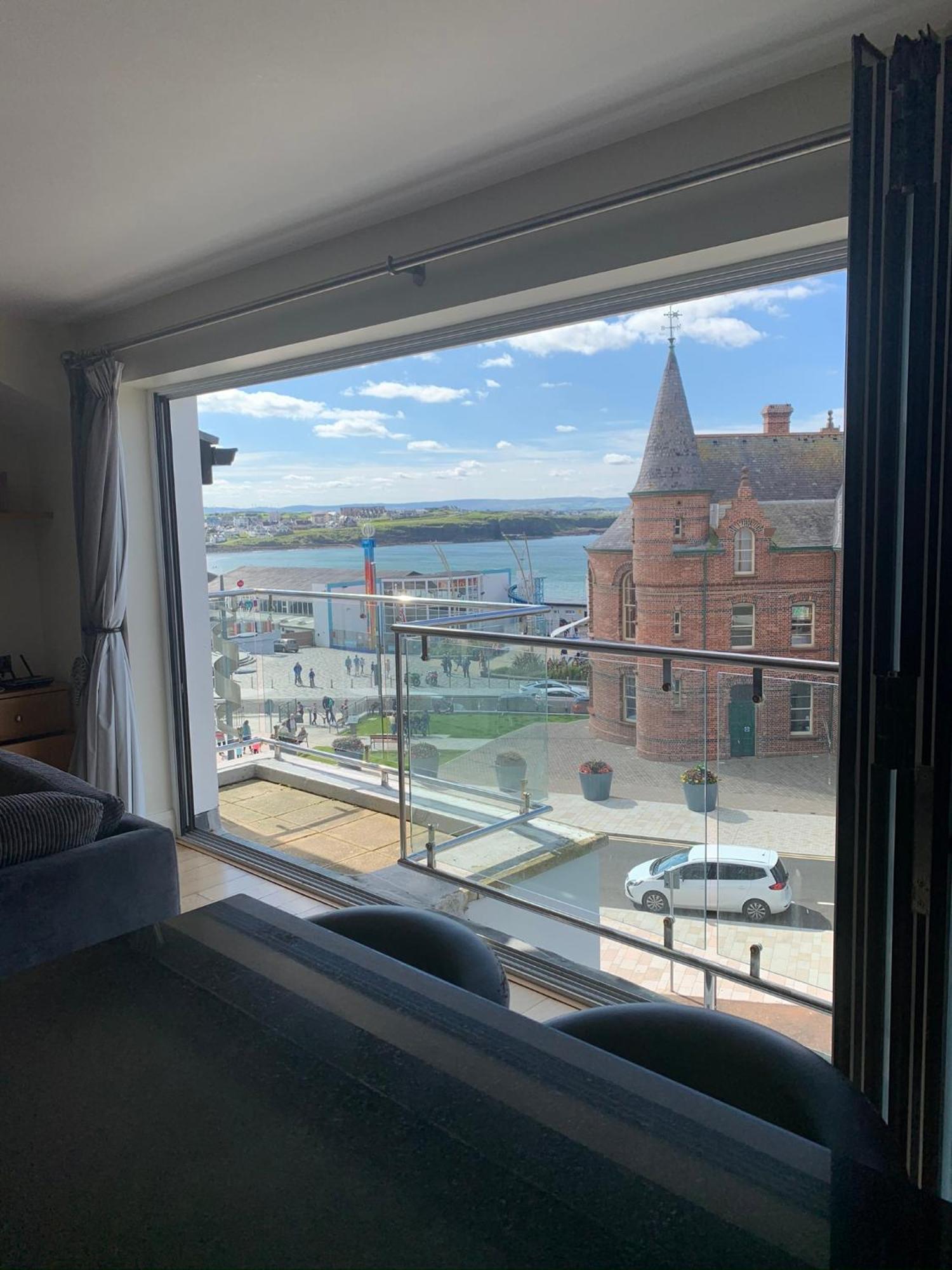 Penthouse Apartment - Town Centre, Sea Views, Secure Parking Portrush Eksteriør billede